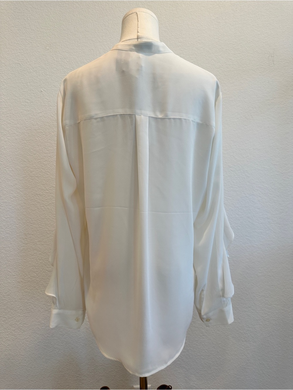 NWT Express Ivory Ruffle Sleeve Button-Front Shirt - Picture 4 of 5